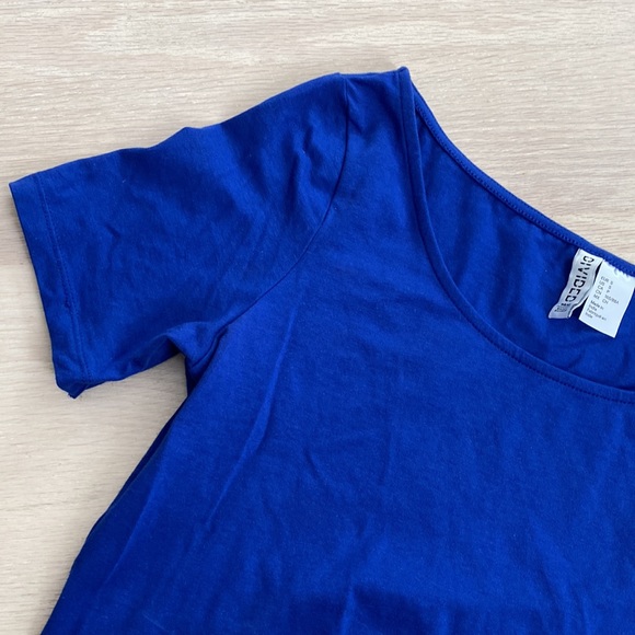💙 H&M Divided - Blue Crop Top Tee - Small - Picture 2 of 5